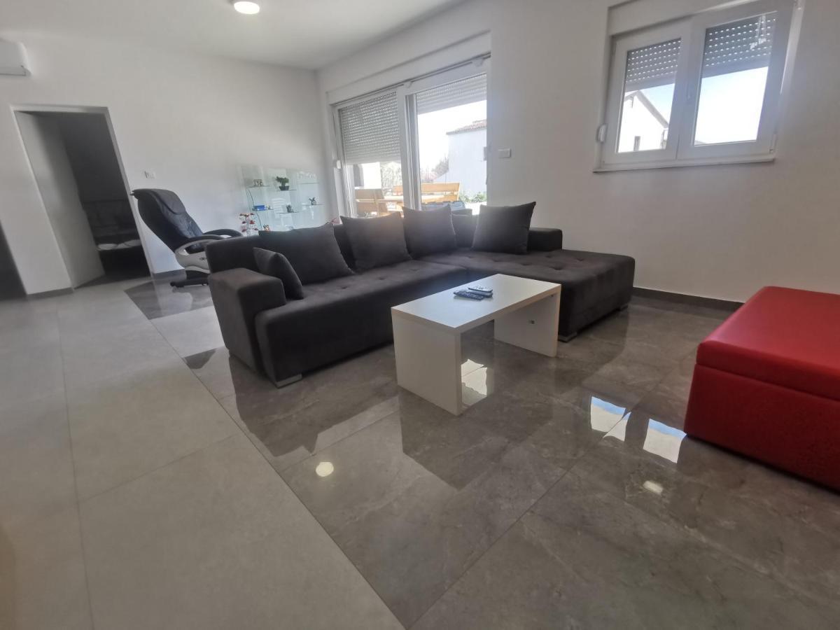 Villa Marta 3 Bedrooms, 2 Baths And Pool Kaštel Štafilić Εξωτερικό φωτογραφία
